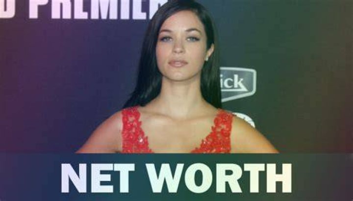Alexis Knapp Net Worth