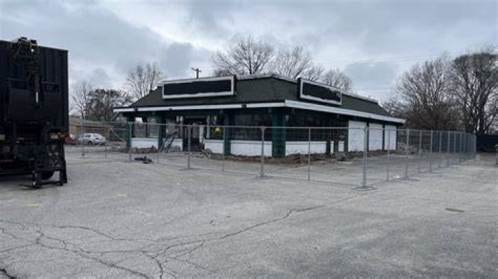 Burger Chef location and memorials