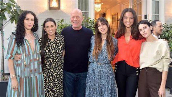 How many children does Bruce Willis have?