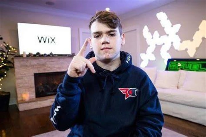 Mongraal Biography