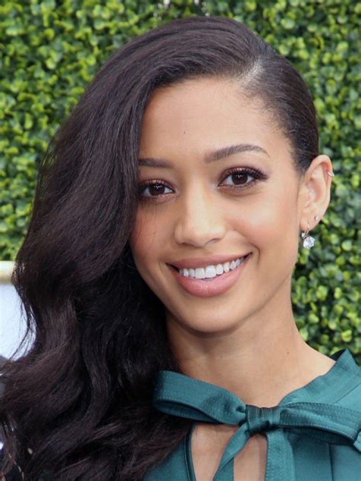 Samantha Logan Samantha Logan